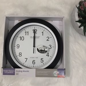 The Atomic Clock Sets Itself - Always be Accurate